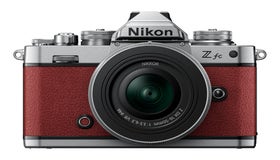 Nikon Z fc Crimson Red + NIKKOR Z DX 16-50 VR SL