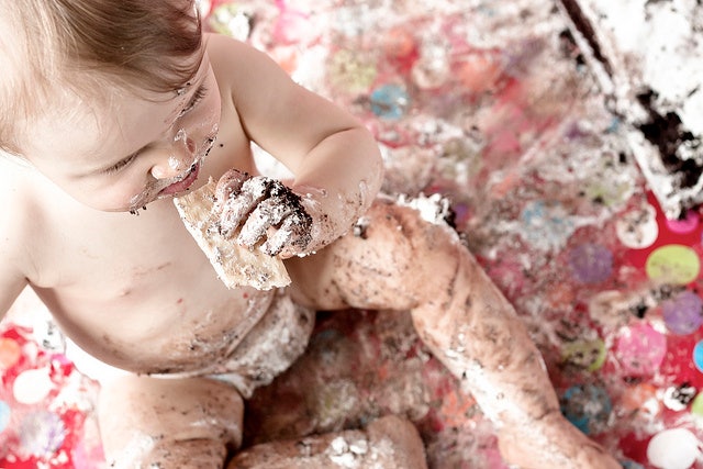 baby smashing cake