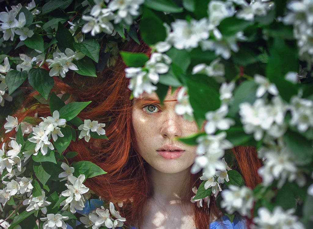 girl-portrait-outdoors