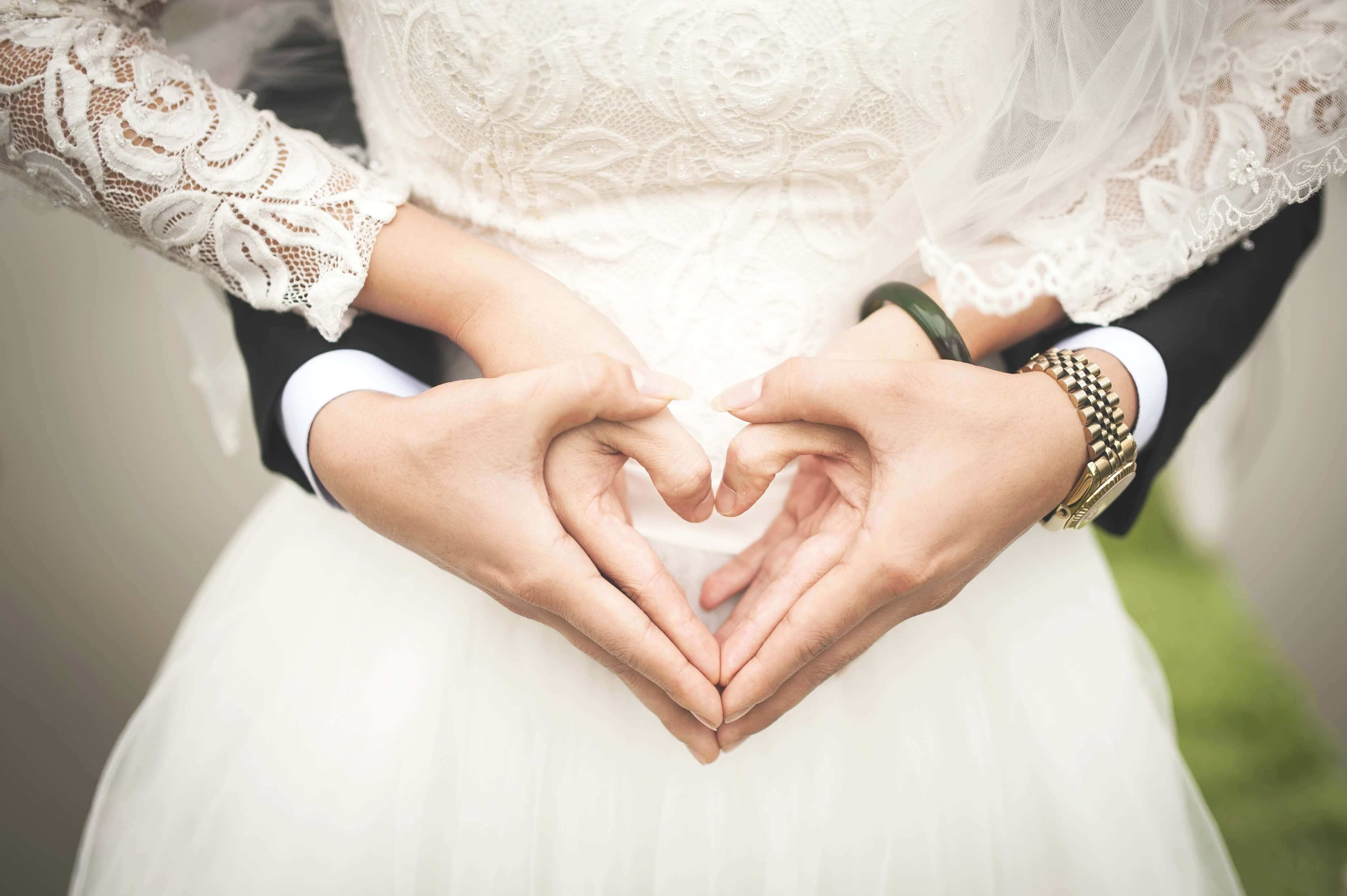 How to Photograph a Wedding