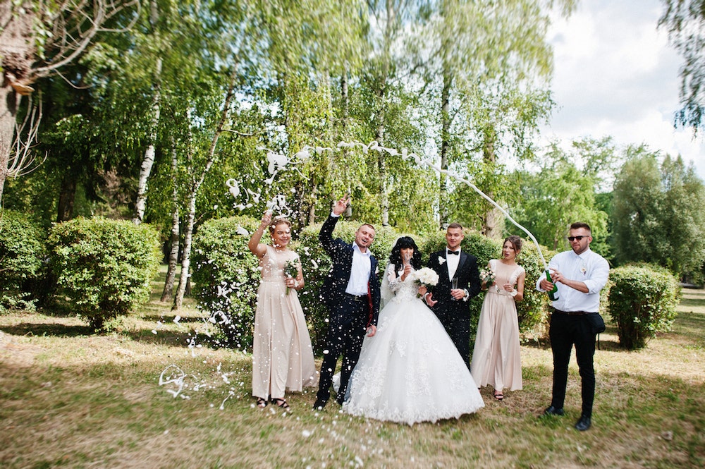 wedding-party-poses-with-champagne