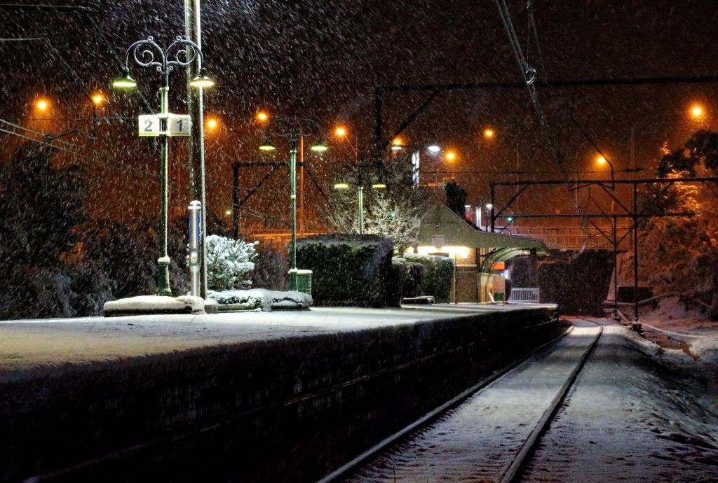 melbourne-station-at-night-during-snowfall