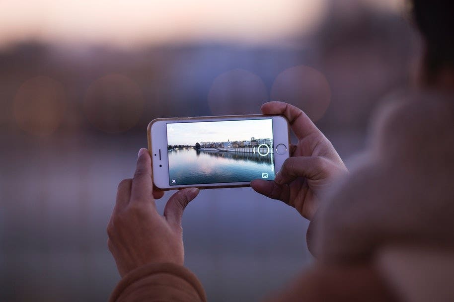 photographer using phone camera hack