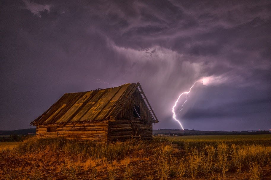 How to Photograph Lightning During the Day & Night